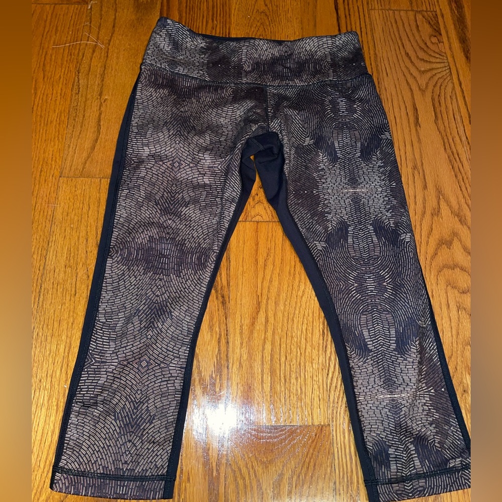 Lululemon Size 8 Wunder Under Crop II Full Luon Black Golden Goddess Geometric